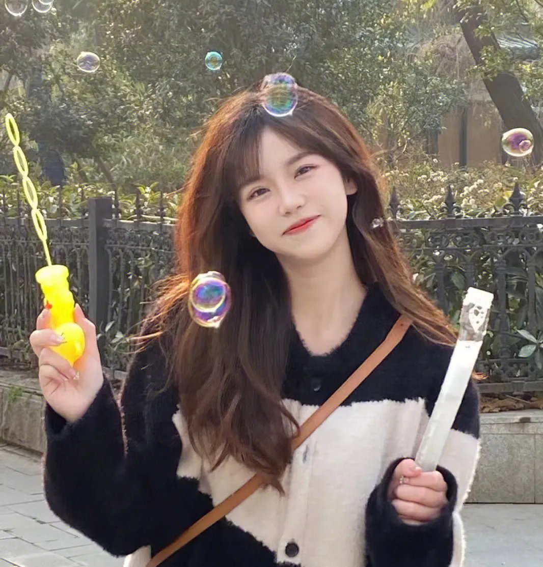 受到猩猩之神庇护的大小姐在皇家骑士团受到宠爱